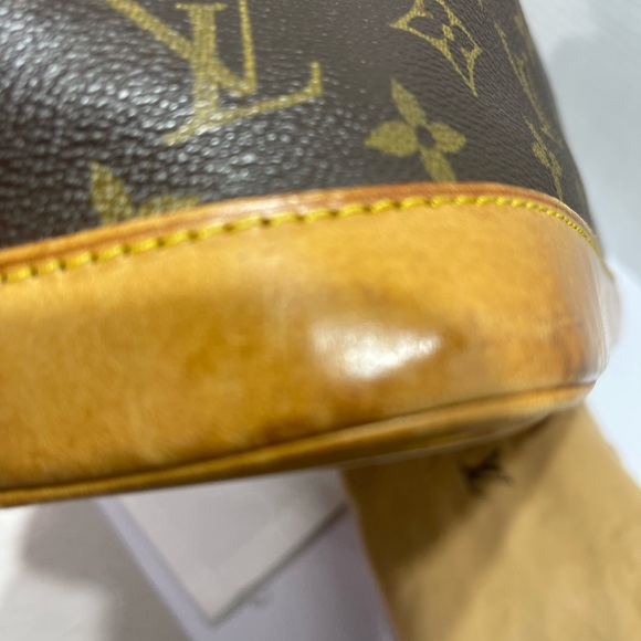 Louis Vuitton Alma no d ring in Monogram comes with dust bag, lock and key. - Picture 5 of 15